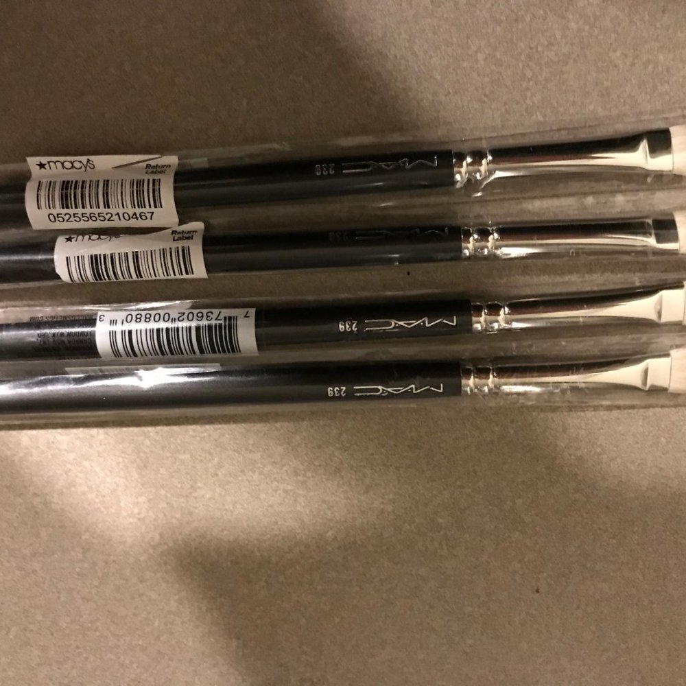 MAC Cosmetics Makeup Brushes - Picture 3 of 9